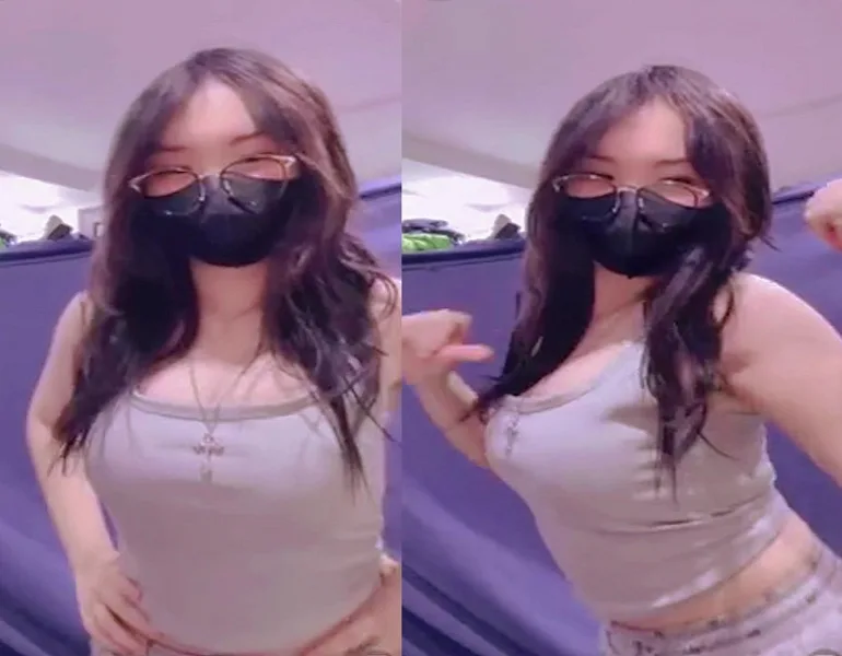 Tiktoker Mun 2k11 Live Móc Lồn Thủ Dâm Cực Nứ...