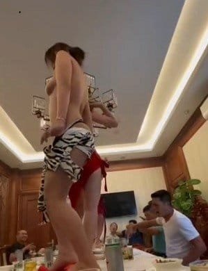 Sex liên hoan họp lớp