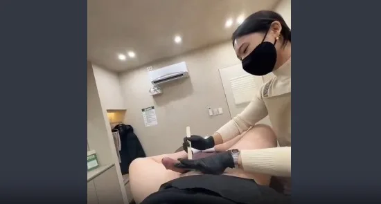 Đến dịch vụ tẩy lông chim gặp gái xinh